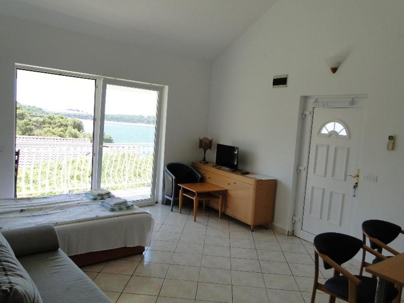 Tepli Bok Apartment Primosten