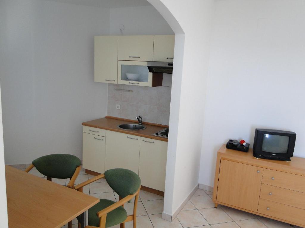 Tepli Bok Apartment Primosten