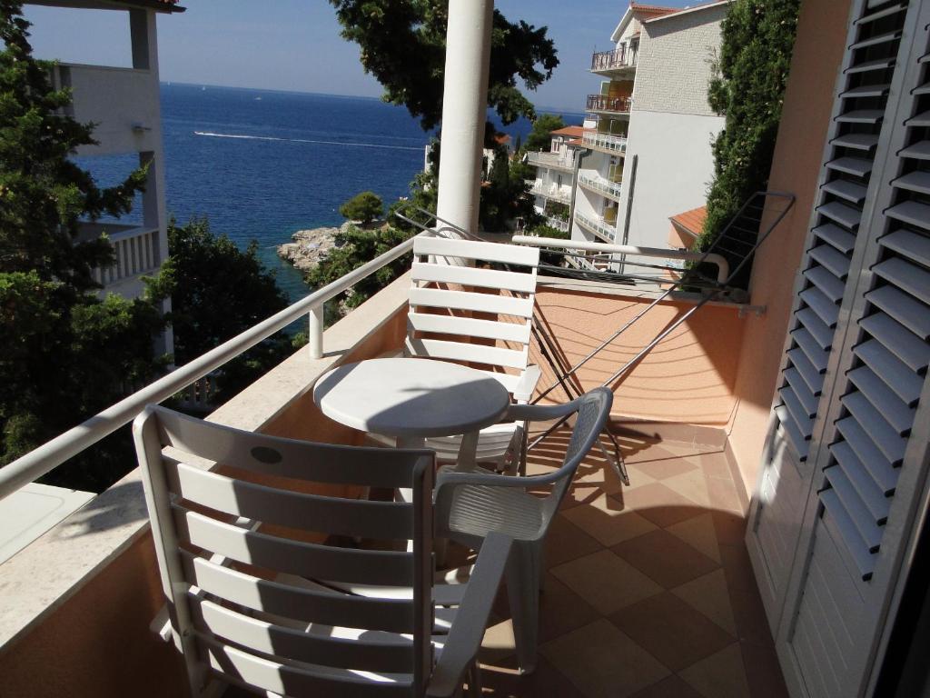 Tepli Bok Apartment Primosten